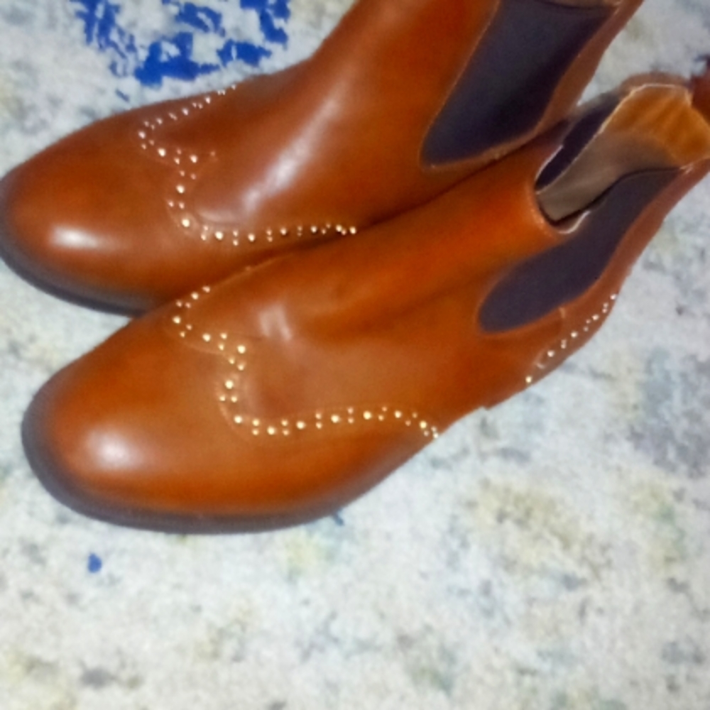 NWOT brown boots